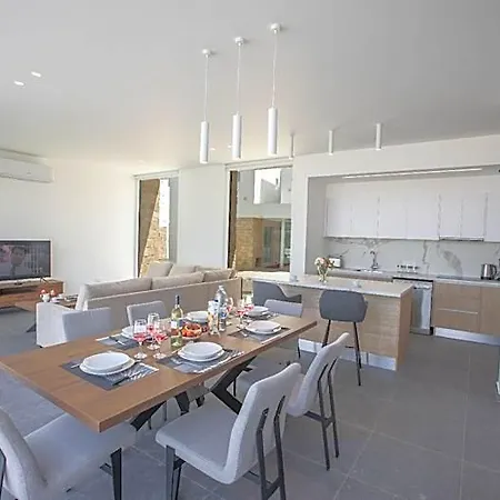 Vie Bleu Vb14 New 3 Bedroom In The Center Of Protaras